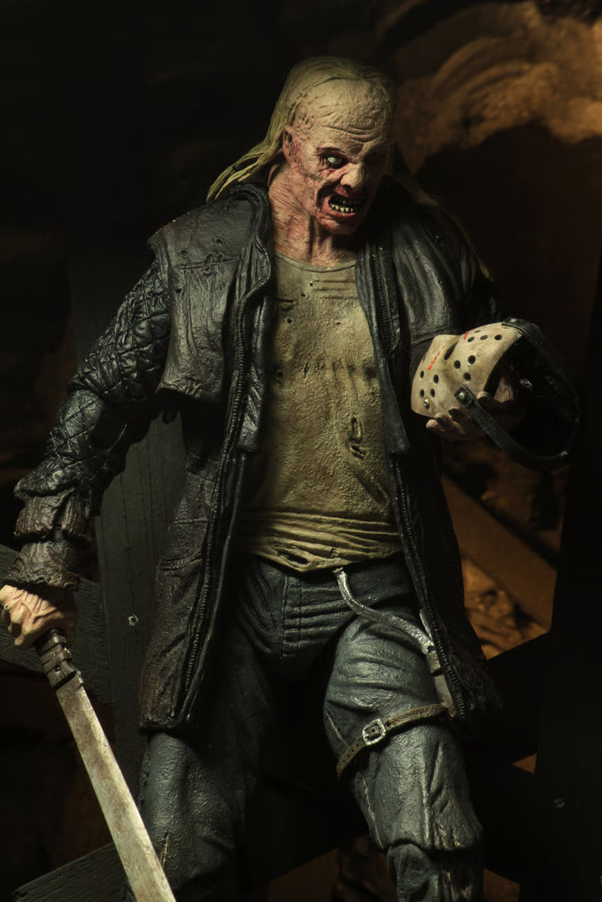 مجسم شخصية جيسون فورهيس من فيلم يوم الجمعة الثالث عشر (2009) من NECA