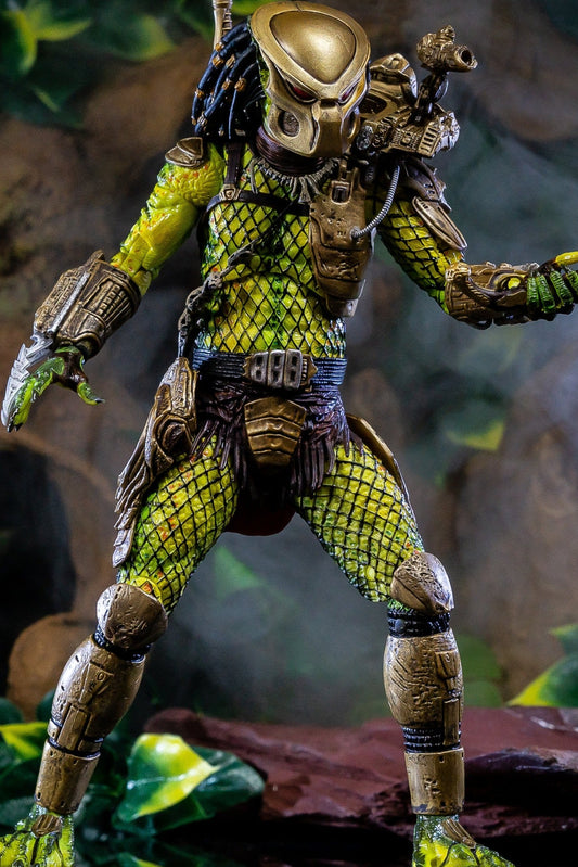 مفترس الملاك الذهبي من NECA
